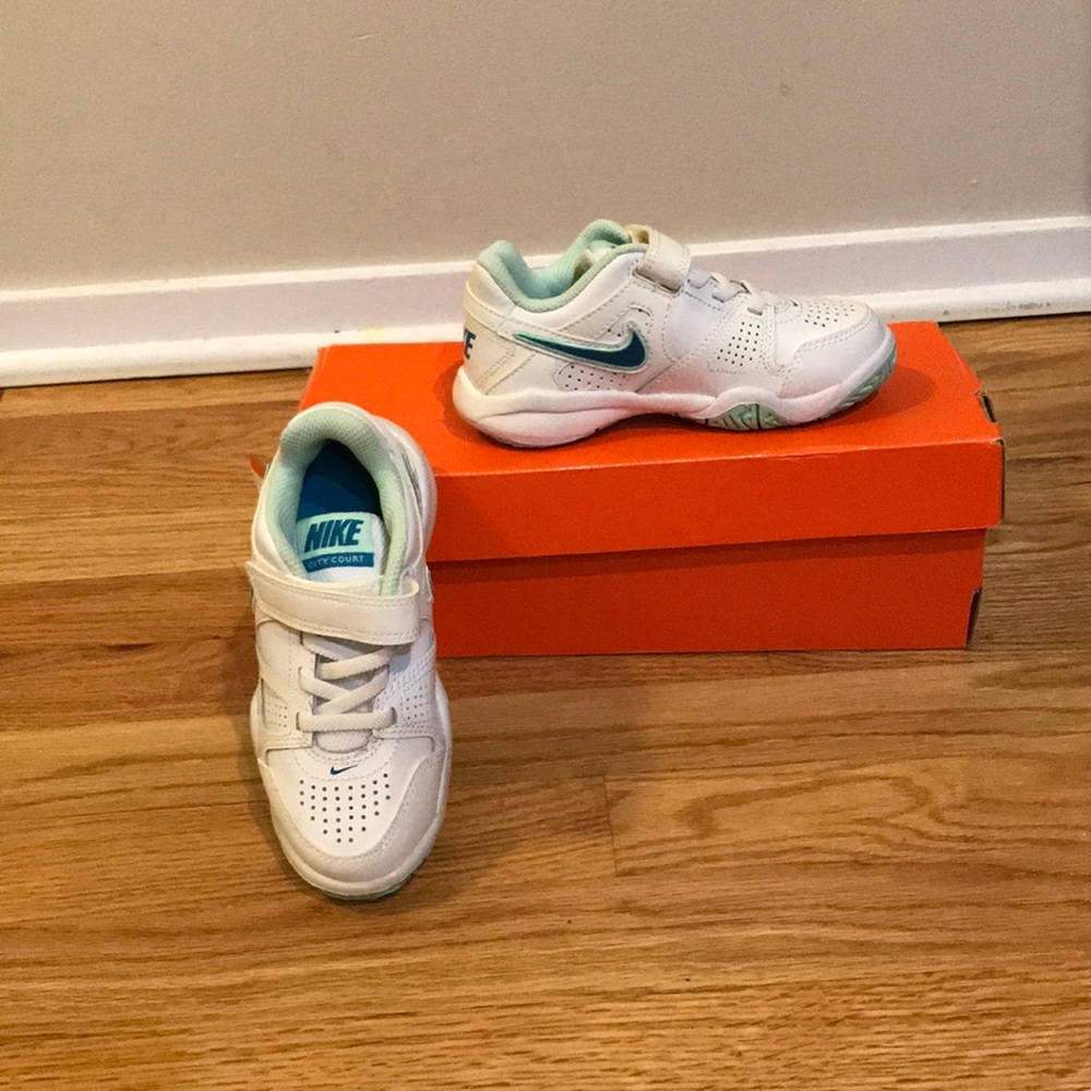 Nike Girls sneakers-NEW never worn w/box Size 10.5